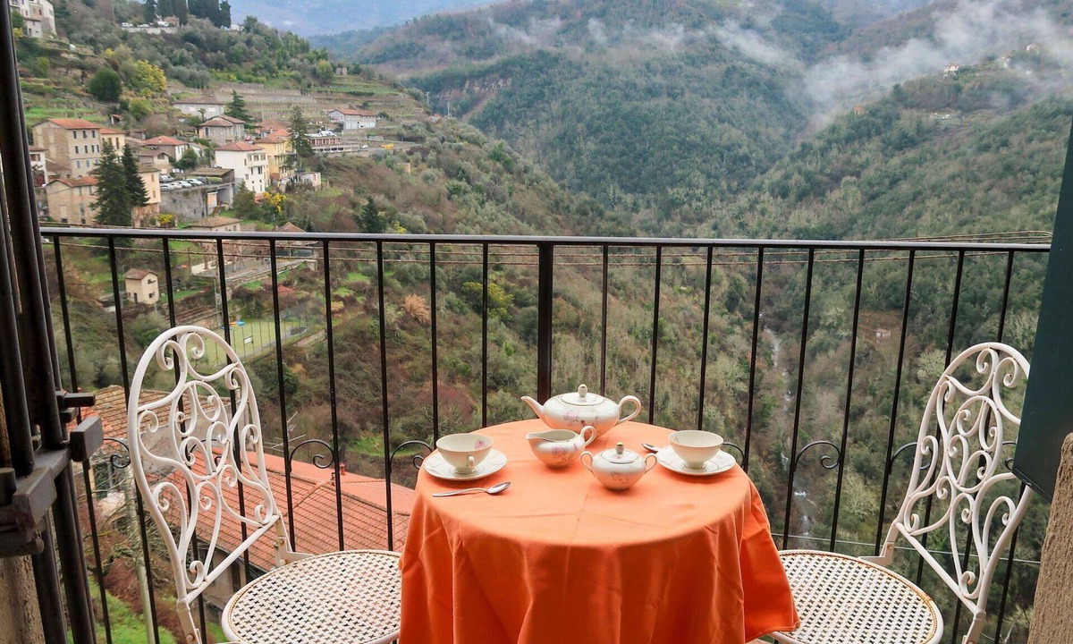 Apricale House | Beautiful private villa for 4 people with WIFI, TV, balcony, pets allowed and parking