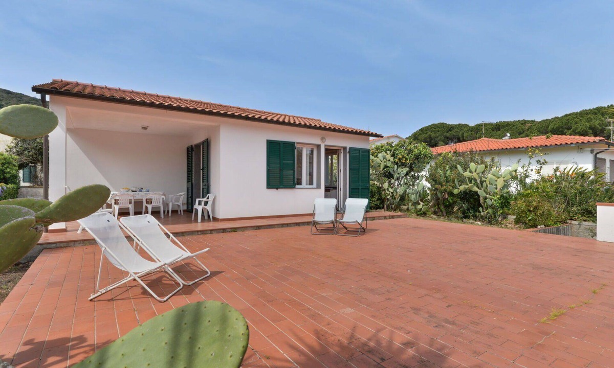 Cavo House | Beautiful private villa for 4 people with TV, terrace and pets allowed