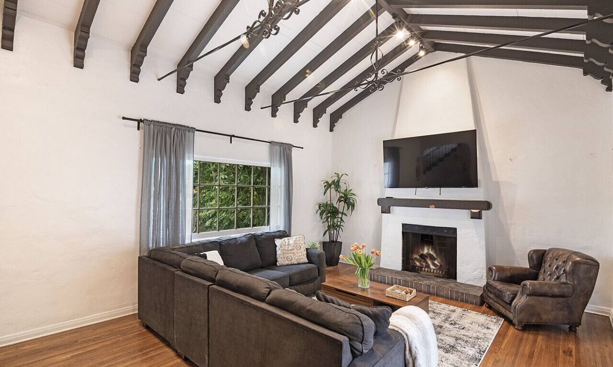 Pico - Robertson House | Beautiful Spanish Home with Pool Beverly Hills Adj