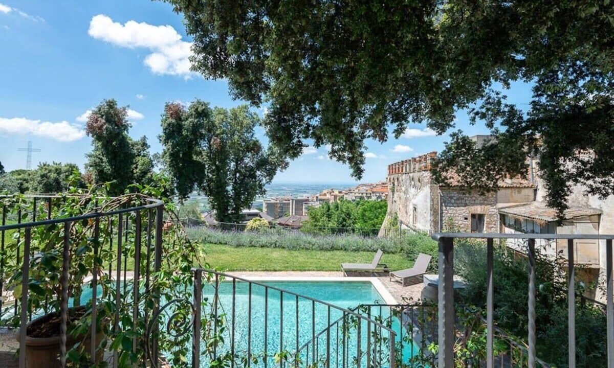 Sezze Villa | Beautiful Villa Short Drive to Famous Beaches
