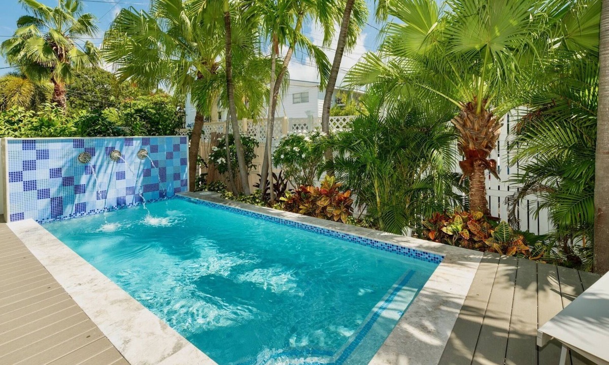 Midtown House | *BEAUTY OF THE BEACH* Monthly Beach House Rental + LAST KEY SERVICES…