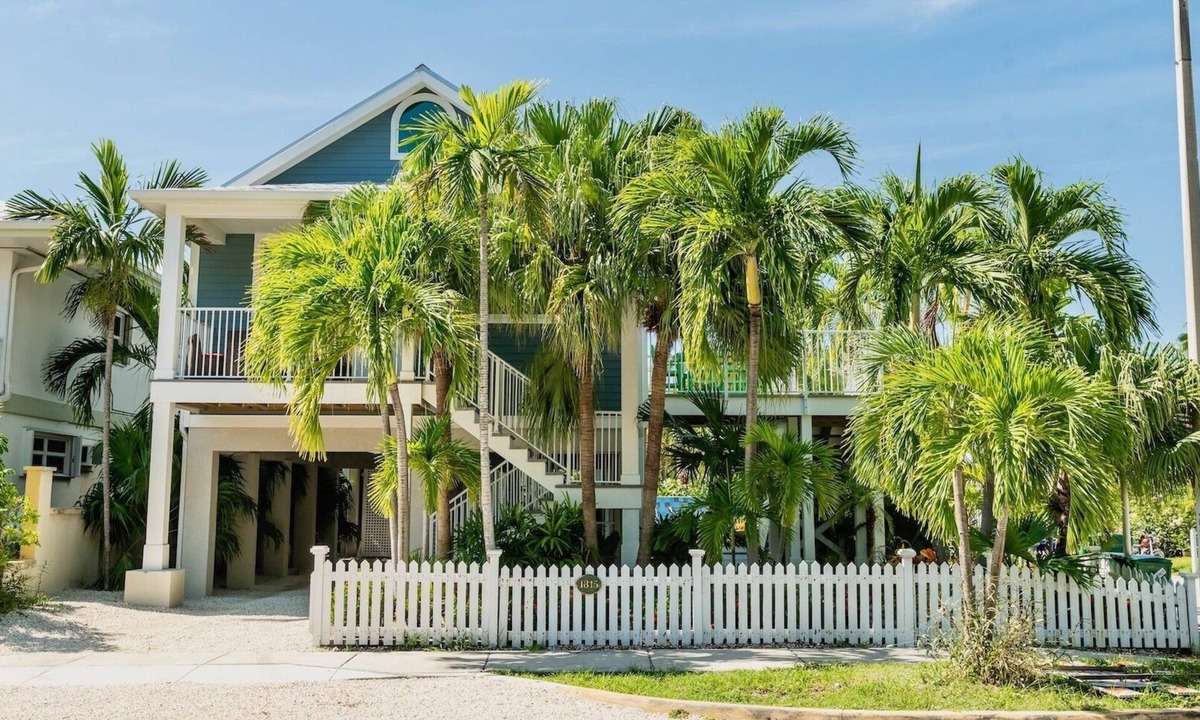 Midtown House | *BELLE OF THE BEACH @ CASA EAST* Beach House + LAST KEY SERVICES…