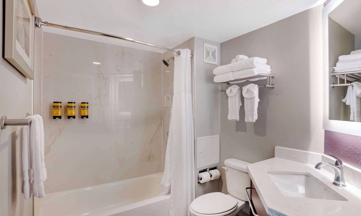 Commerce Hotel | Best Western Plus Commerce Hotel