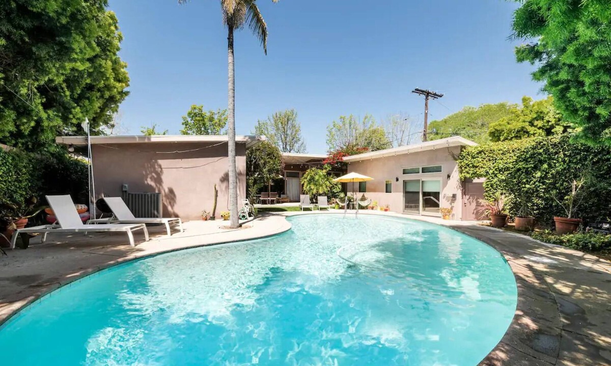Bixby Knolls House | Bixby Beauty 50s Mod Pool & Park