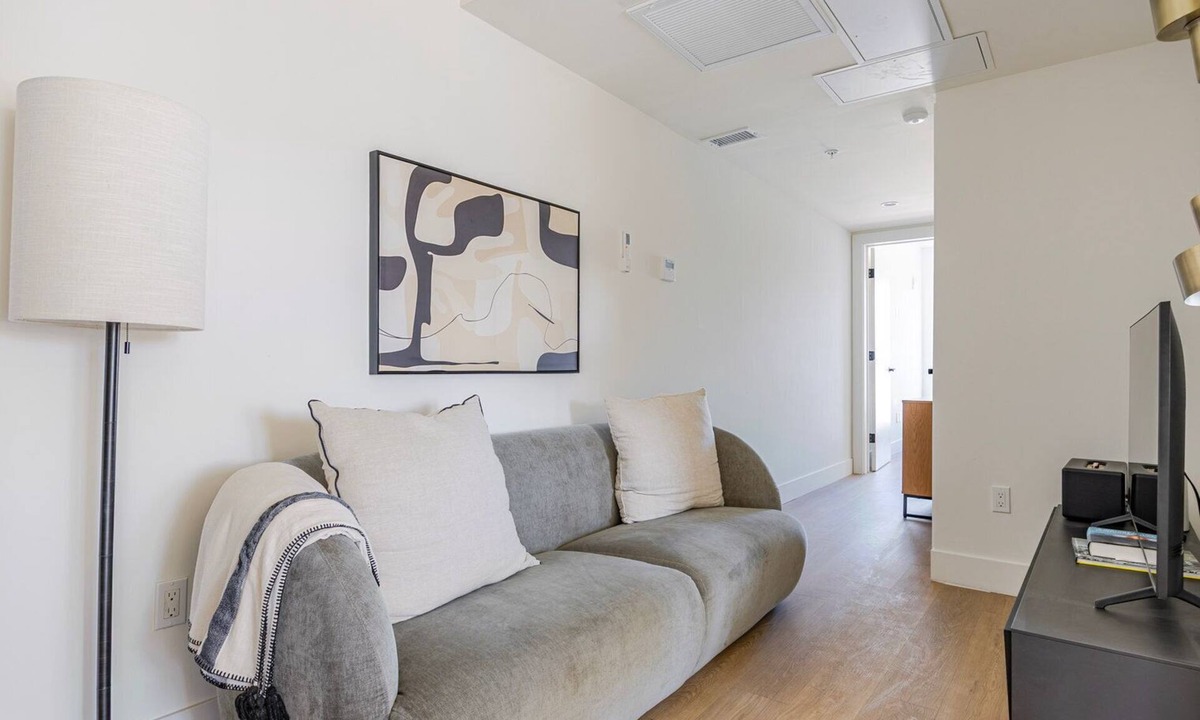 East Hollywood Apartment | Blueground | East Hollywood, balcony, nr Echo Park