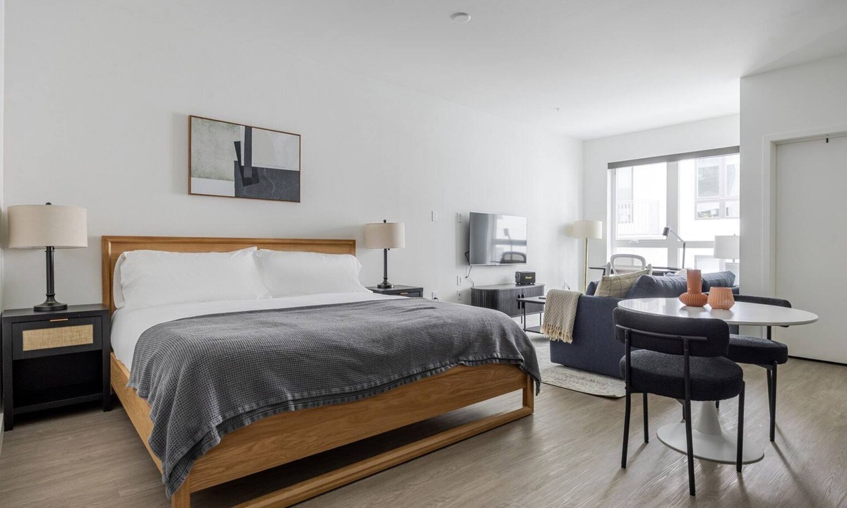 Central San Pedro Apartment | Blueground | San Pedro, w/d, nr USS Iowa