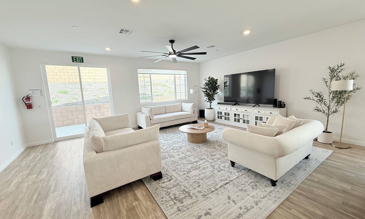 Romoland House | Brand New 5-bedroom house in charming Homeland with AC, WiFi. Enjoy your stay
