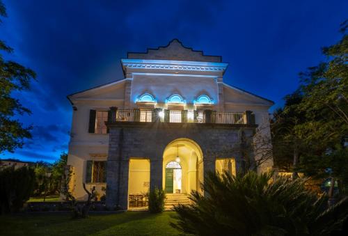 Colli del Tronto Bed & Breakfast | Breakfast-1844 Frescoes -Panoramic Solarium- Centuries Old-Park - Villa Mastrangelo