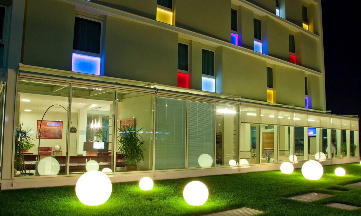 Mosciano Sant'Angelo Hotel | Breaking Business Hotel