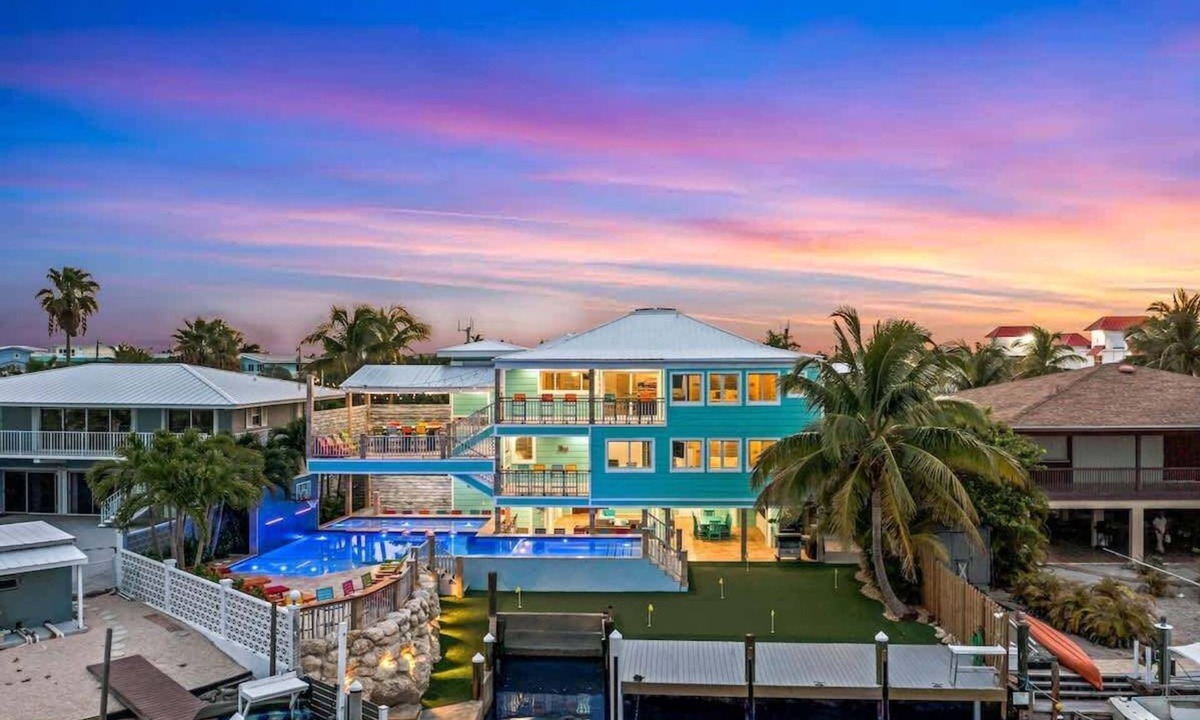 Marathon House | Bumpa's Big House - Bring the Grandkids!