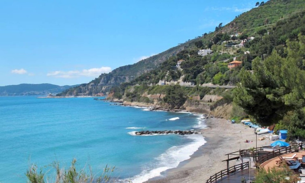 Villanova d'Albenga House | Bungalow B (AEG401) by Interhome