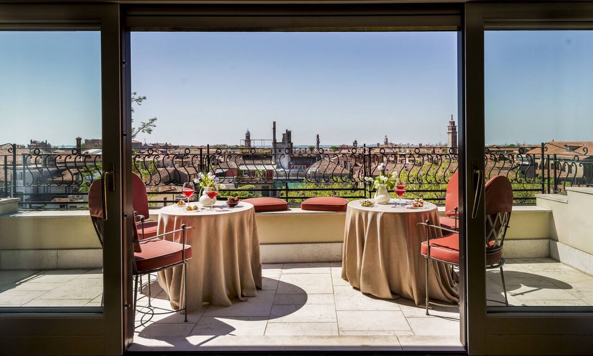 Dorsoduro Apartment | Ca' Cerchieri Terrace Canal View