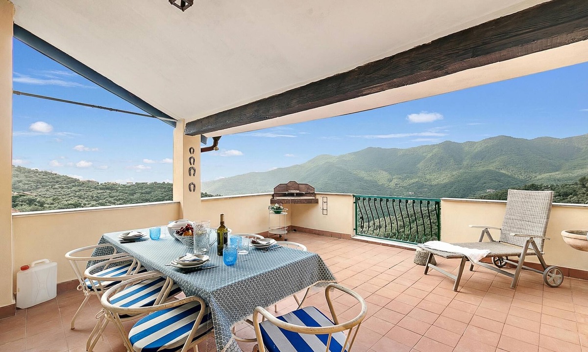 Caio House | Ca Veggia for Nature Lovers with Views & Garden, Stellanello, Italy