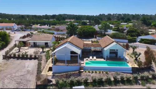 Carvalhal Villa | Cabanas brancas do pego