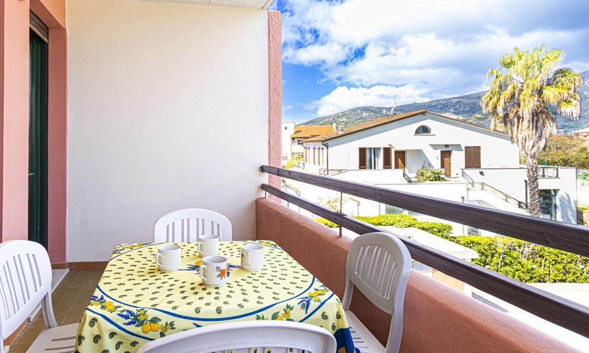 Marina di Campo Apartment | Carlotta, apartment a few steps from the pedestrian center of Marina di Campo equipped with air cond