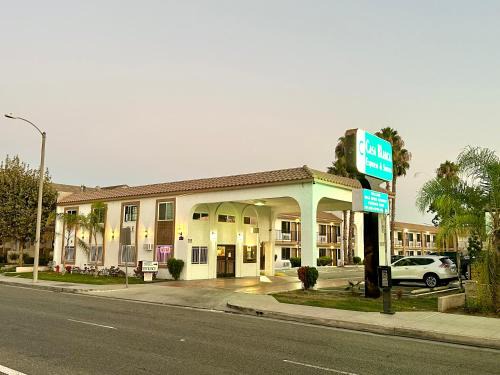 Cypress Hotel | Casa Blanca Hotel - Cypress, Buena Park
