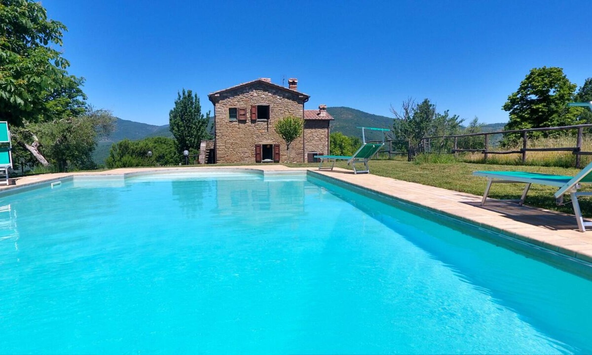 Lisciano Niccone Villa | Casa deli Ulivi: Private pool olive grove, super views, free WiFi, near village.