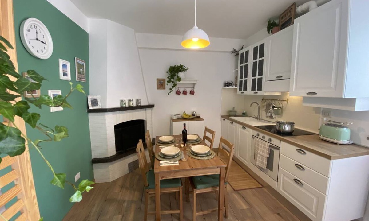Foligno House | Casa di Lucy | Charming Rooftop View & Wi-Fi