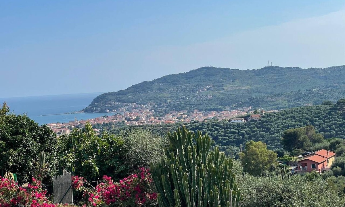 Monade Santa Lucia Apartment | Casa Lily 2: A Cozy Apartment with a View.