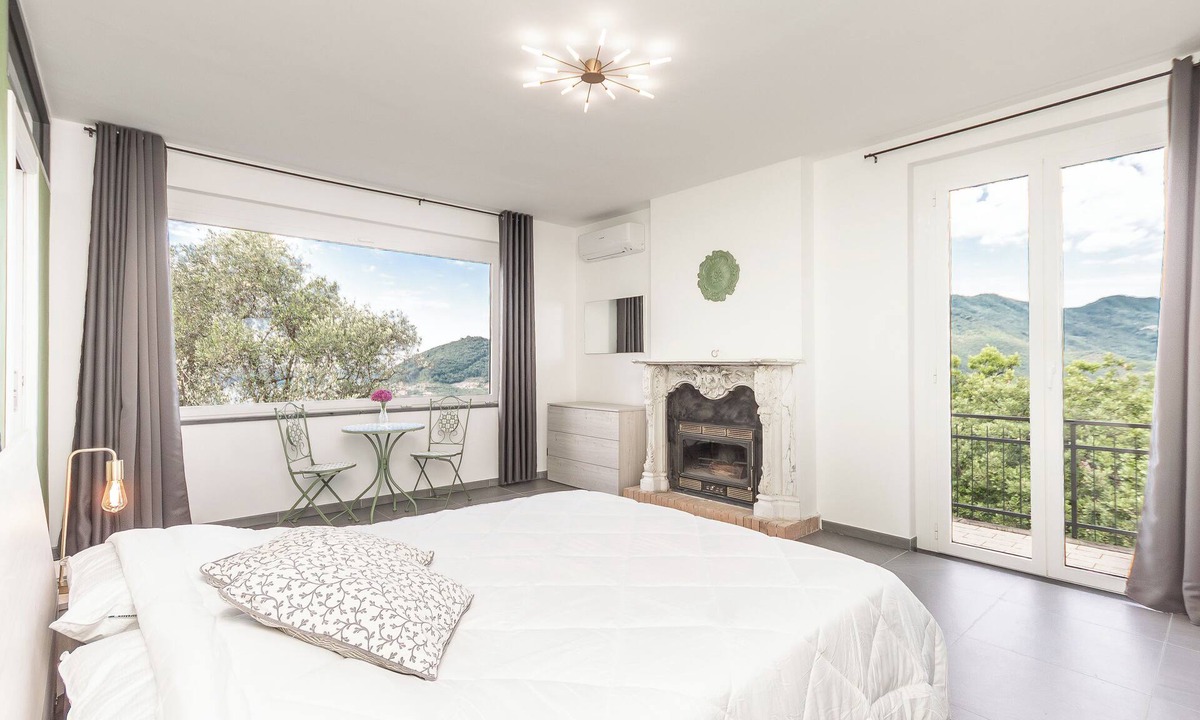 Leivi House | Casa Margherita: Sea View and Olive Trees - With Terraces and a Private Garden