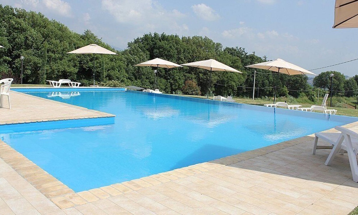 Tarano House | Casa Norberto C, fully refundable with voucher*: A spacious apartment surrounded by meadows and by green hills.