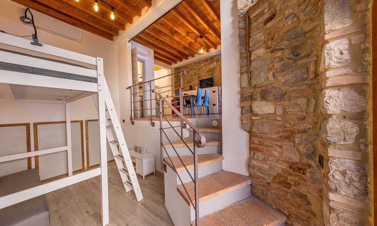Castellina Marittima Apartment | Casa Poggivecchi in Castellina Marittima