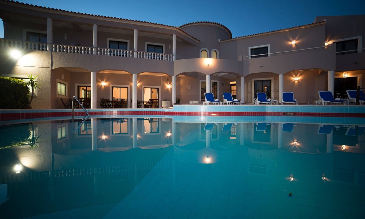 Praia da Luz Bed & Breakfast | Casa Rosa Montes