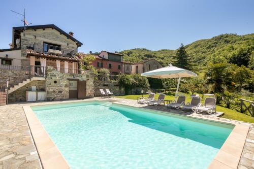 Fivizzano Villa | Casale Fivizzano 14 by VacaVilla