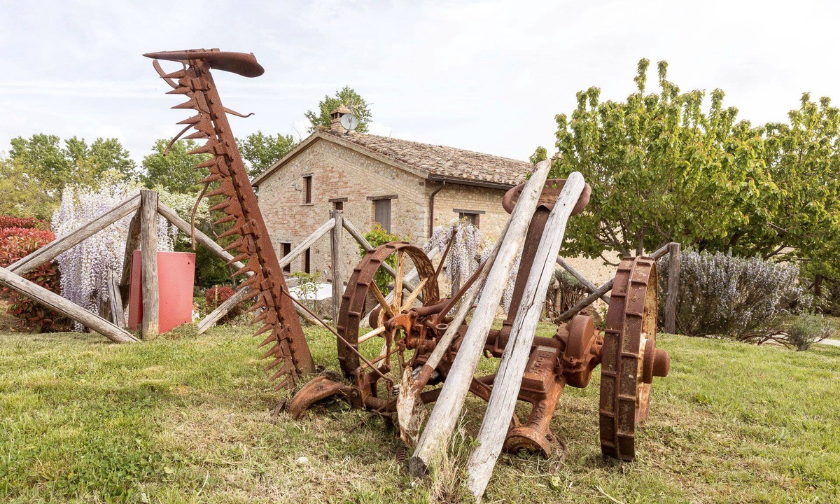 Montone House | CasAvena luxury country house with big garden near Montone. 25m from PG airport