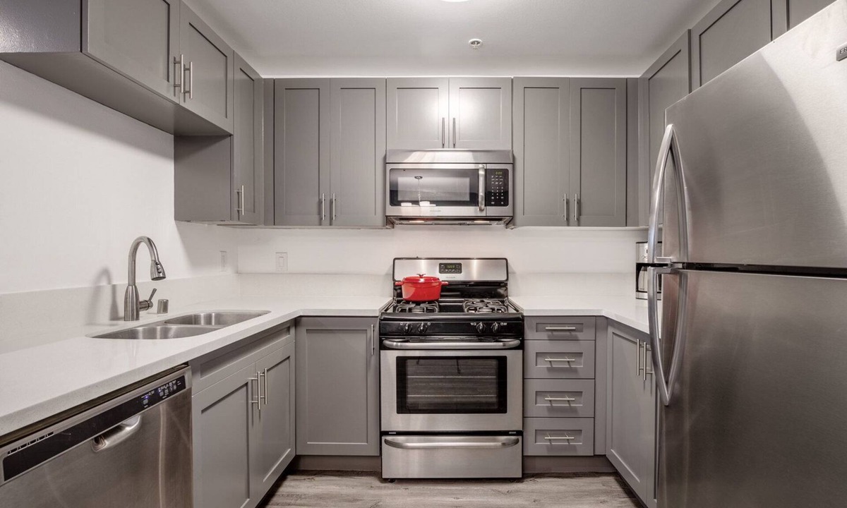 Sawtelle Apartment | Central Brentwood 1BR w/Pool, near UCLA, San Vicente, by Blueground
