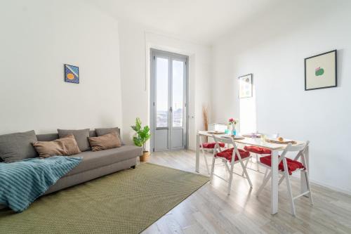 Chinatown Apartment | Central Skyline View Loft - Chinatown & Garibaldi