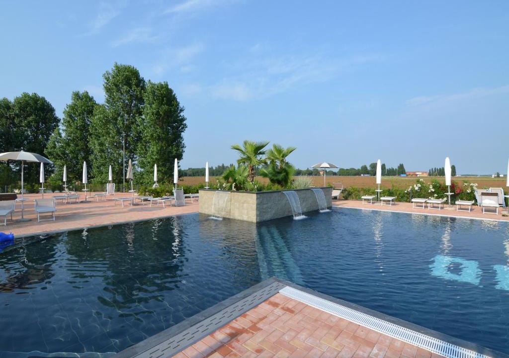 Vaccolino Apartment | Characteristic apartment in Codigoro with pool