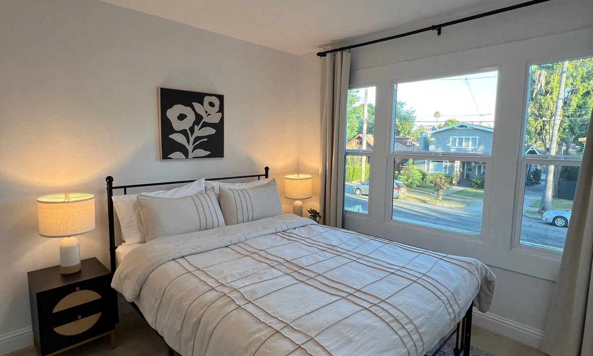 Pasadena Apartment | Charming 2-bedroom apartment with WiFi and AC in wonderful Pasadena