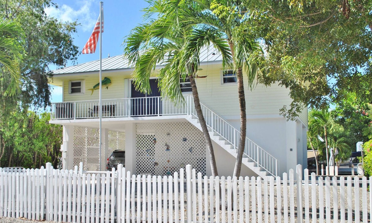 Islamorada House | Charming 2 Bedroom Canalfront Home in Islamorada