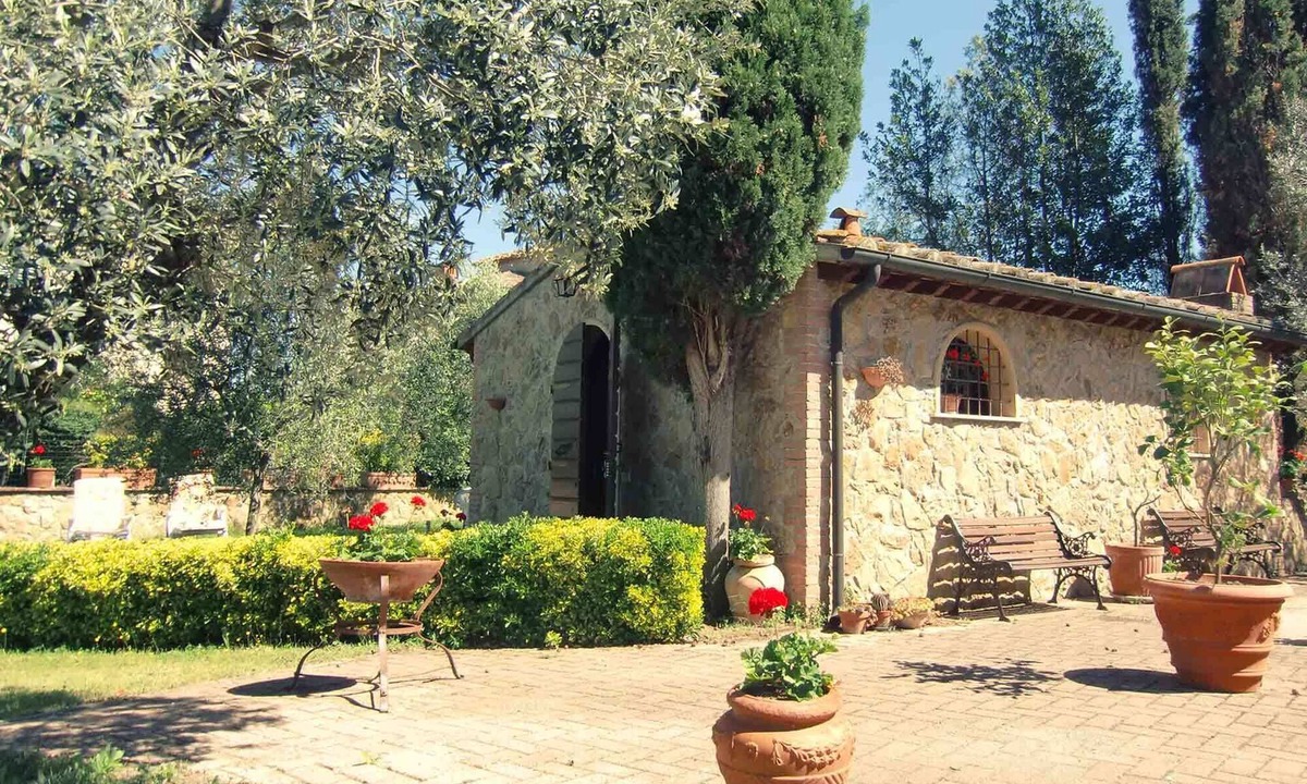 Montescudaio House | Charming family house in Tuscany. Construction for 2 persons, pool, wifi, garden