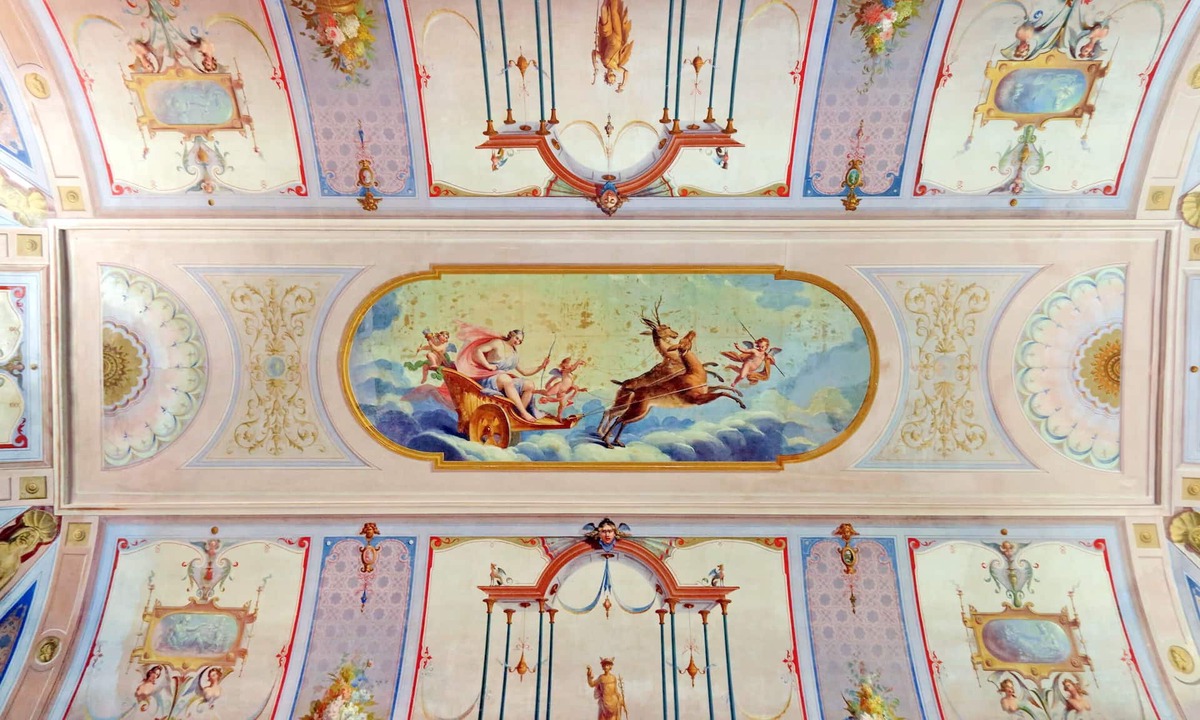 Cerveteri Apartment | Charming Frescoed Apartment in Cerveteri Old Town
