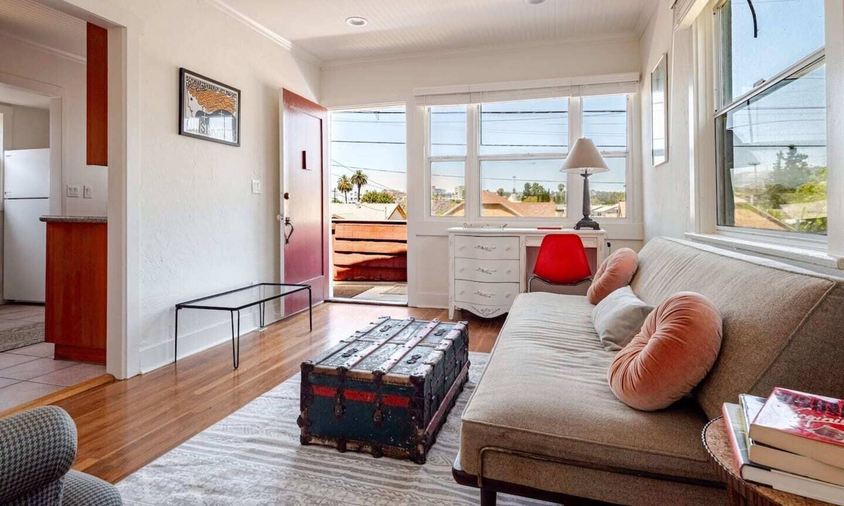 Los Feliz House | Charming One Bedroom Cottage in Prime Silverlake
