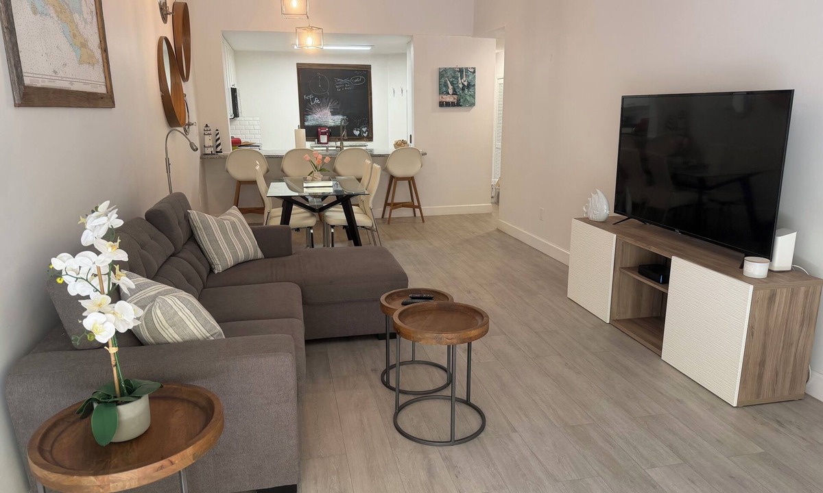 Rock Harbor House | Charming, remodeled & spacious 2 bedroom, 2 1/2 bath townhome in Key Largo, Fl