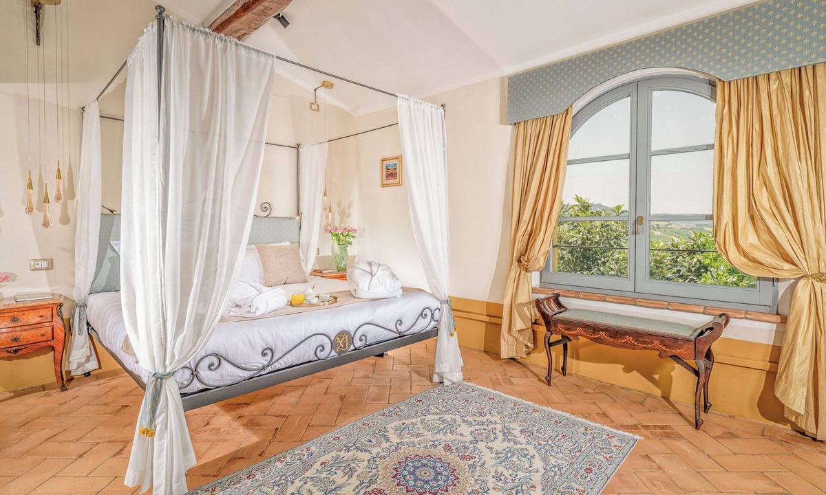 Montalcino Apartment | Charming Tuscan Escape with Scenic Sunset Views