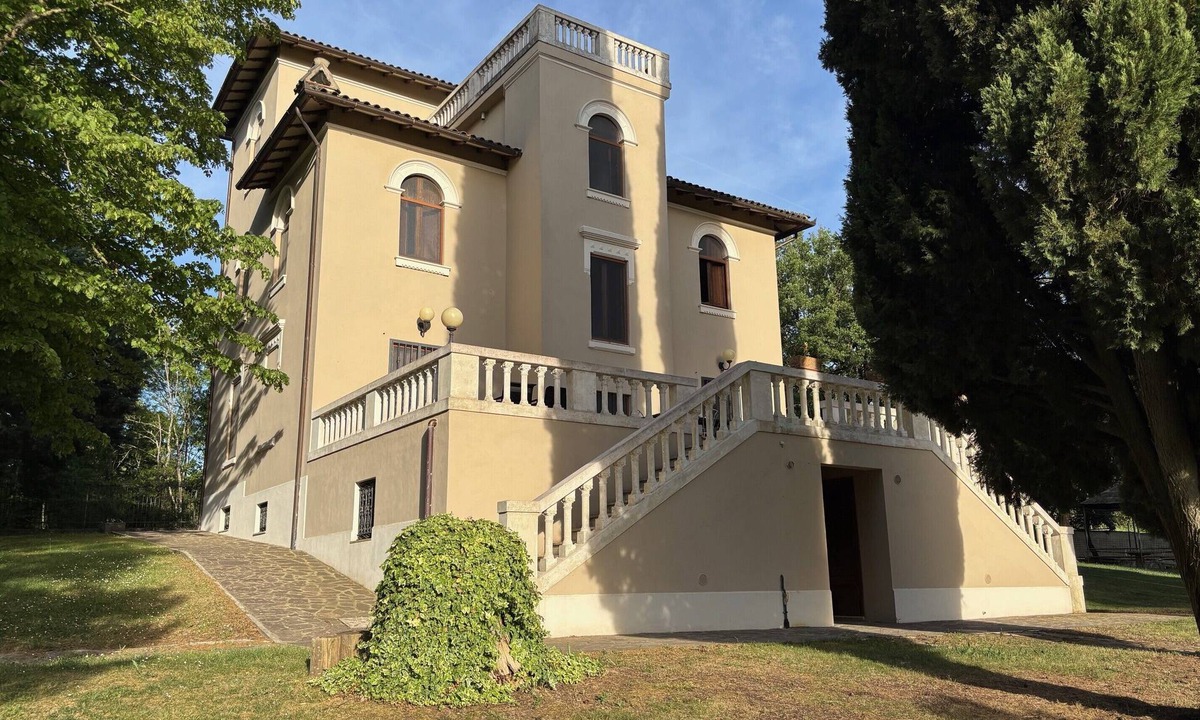 Izzalini House | Charming Villa near Todi | Secular Park & Panoramic Terrace