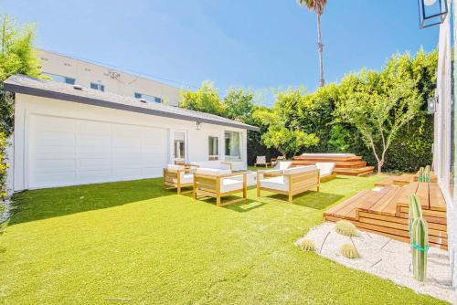 Hollywood House | Chic 6BR West Hollywood Villa with Jacuzzi