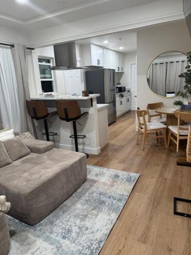 East Los Angeles Apartment | Chic East LA Retreat 2 bedroom-sleeps 6-Near DTLA-Car Rental Service on Property