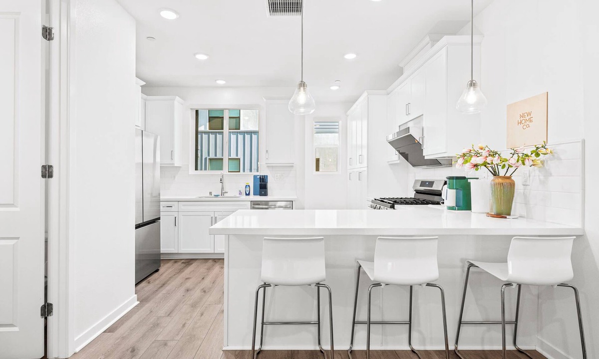 Guasti House | Chic Modern Retreat With Stunning Views 1360 Sqft