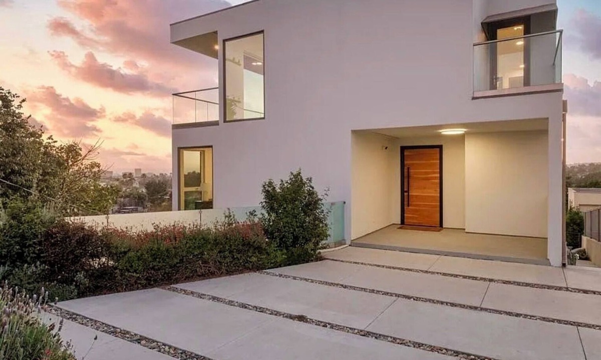 Elysian Heights House | City, Mountain & Star Lit View