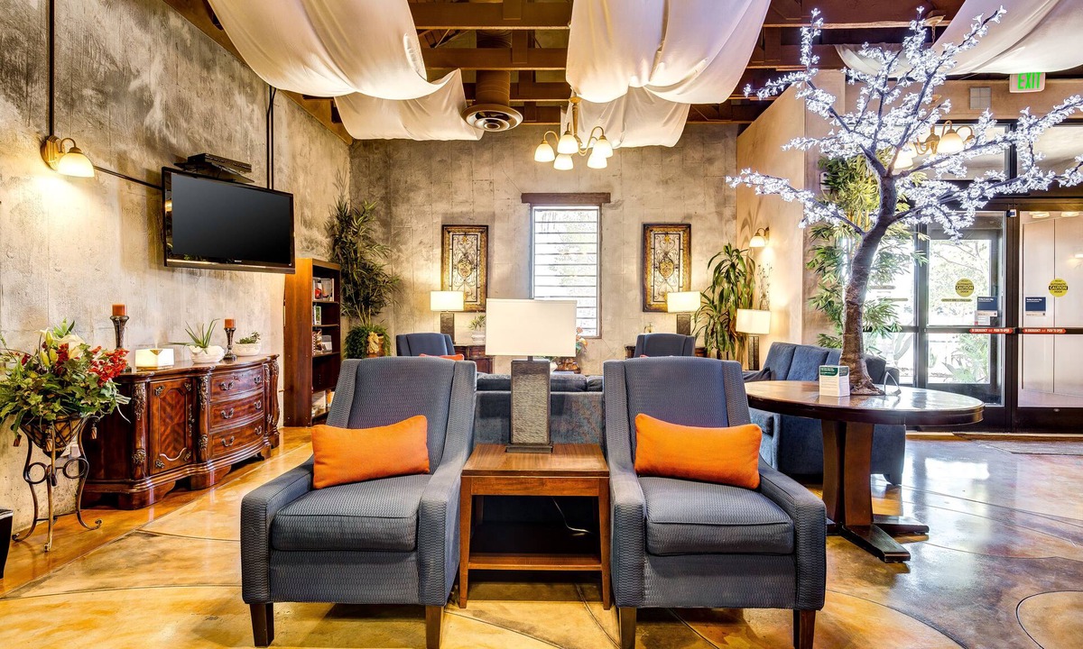 Westmont Hotel | Comfort Inn Pomona near Fairplex