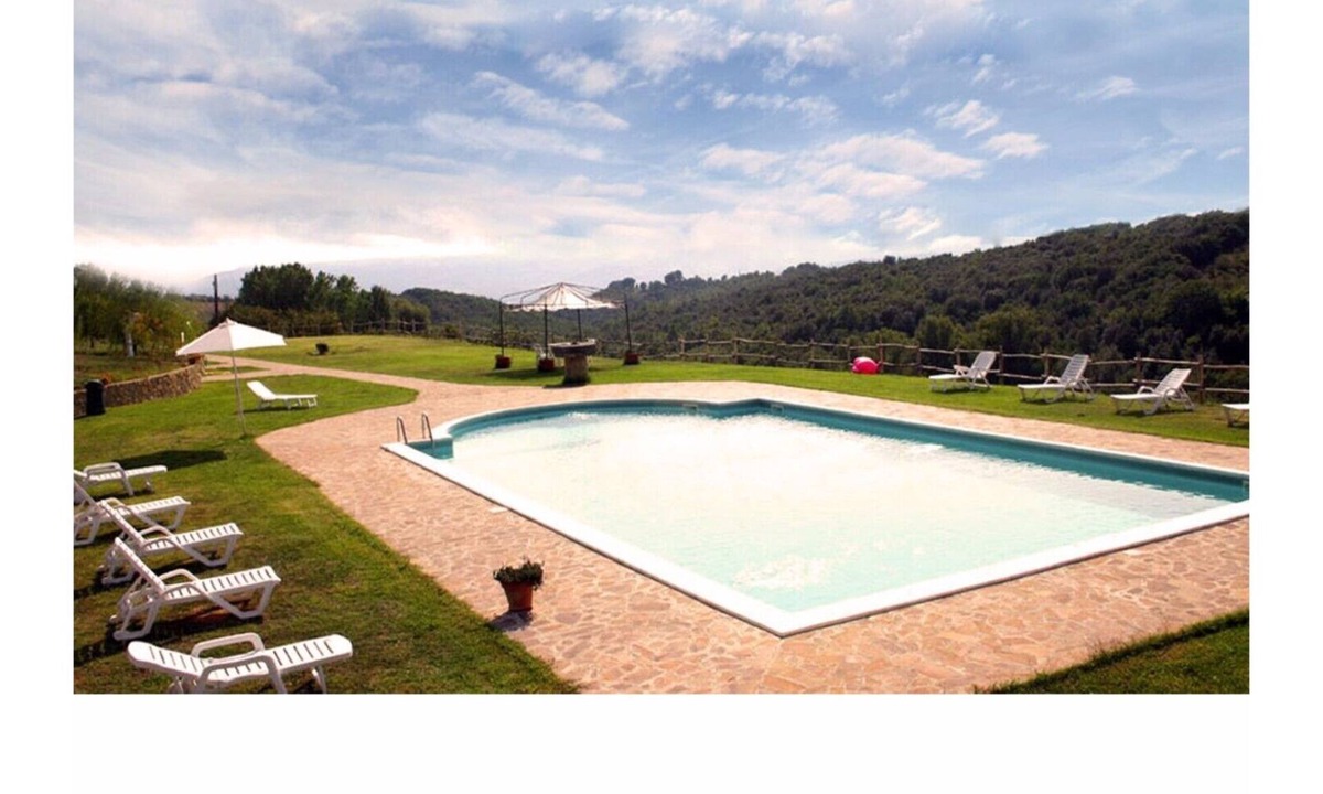 Orvieto House | CORTE ESTERNA APARTMENT 1 in farmhouse with pool in Orvieto