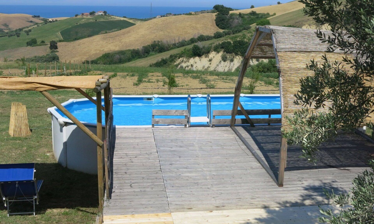 Cologna Spiaggia Villa | Cosy apartment in villa with WIFI, pool, A/C, hot tub, TV, patio, pets allowed and panoramic view