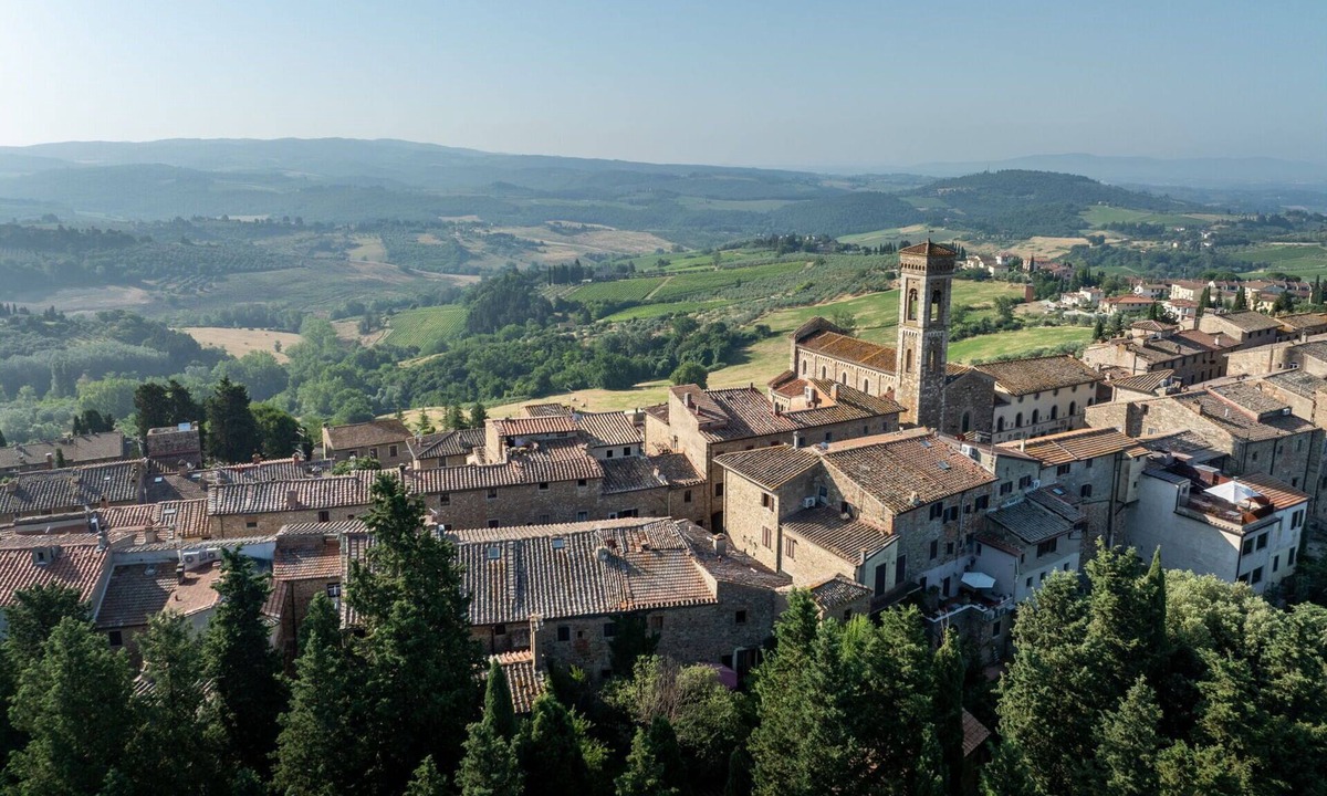 Tavarnelle Val di Pesa Villa | Cosy apartment in villa for 2 guests with pool, WIFI and TV, close to Greve In Chianti