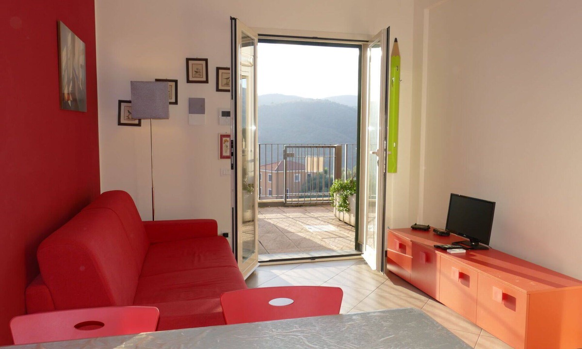 Civezza Apartment | Cosy apartment for 4 guests with pool, A/C, WIFI, TV and balcony