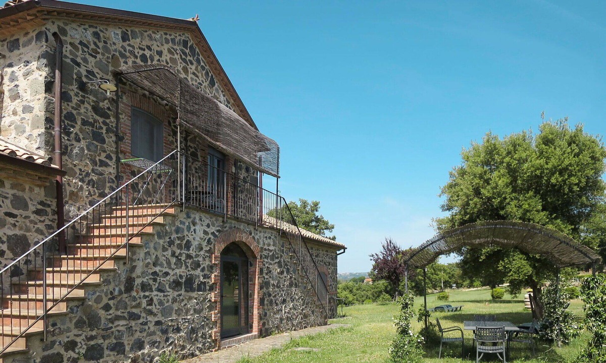 Bolsena House | Cosy apartment in villa for 4 people with pool, TV, patio and pets allowed